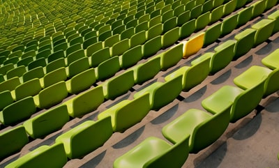 绿色体育场座位
